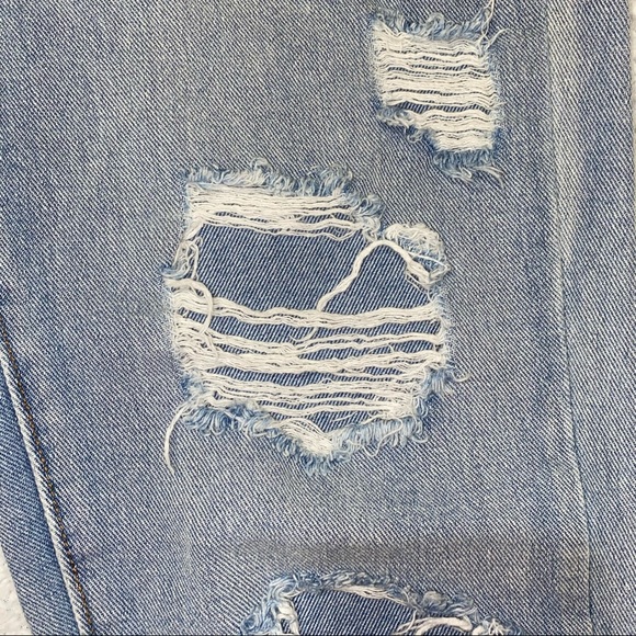 BRANDY MELVILLE LIGHT WASH DISTRESSED BOYFRIEND JEANS - Picture 6 of 9